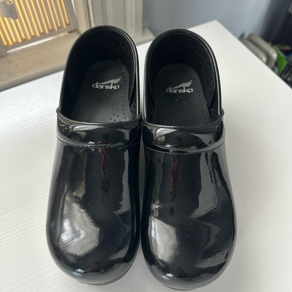 NEW Dansko Patent Leather Clogs